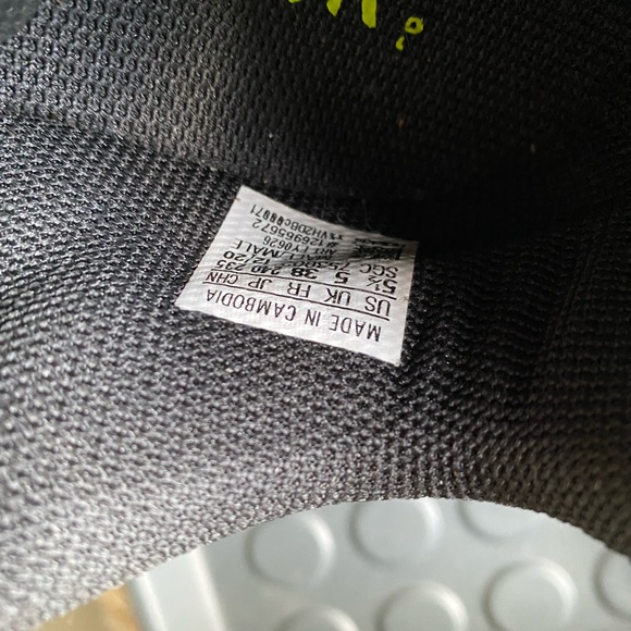 Like new Adidas predators soccer cleats 5.5 - Picture 2 of 4